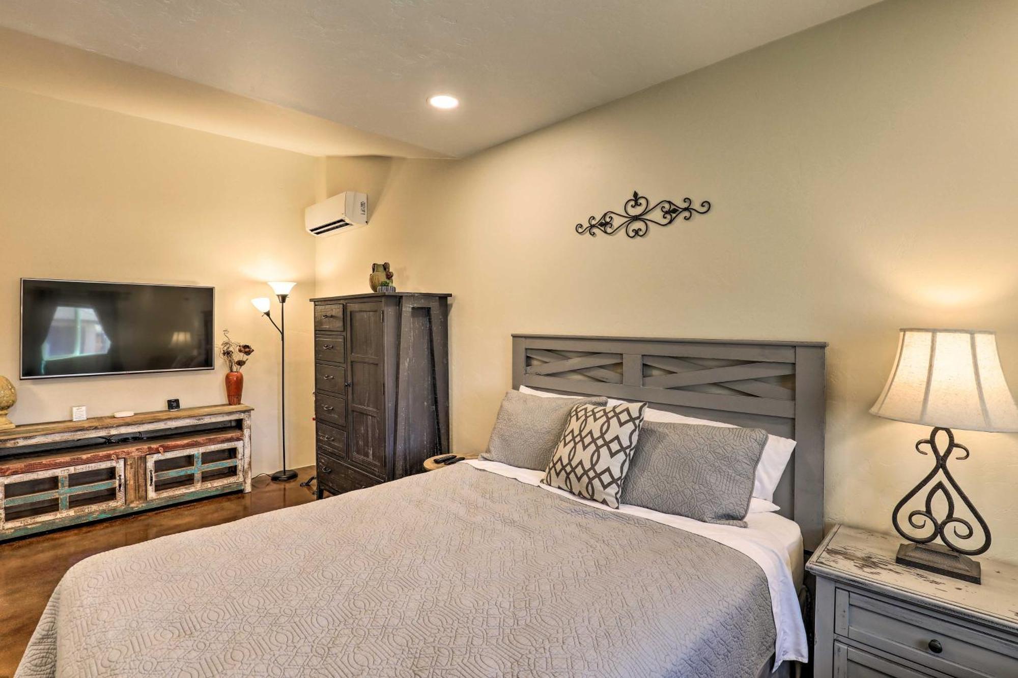 Вилла East Tucson House With Private Backyard And Fire Pit Экстерьер фото