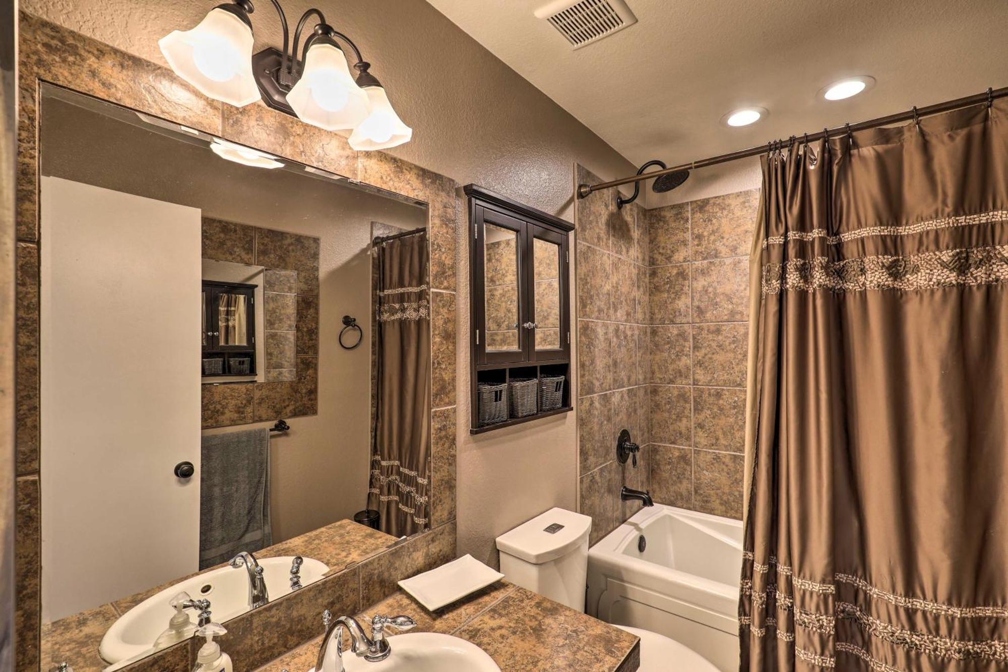 Вилла East Tucson House With Private Backyard And Fire Pit Экстерьер фото