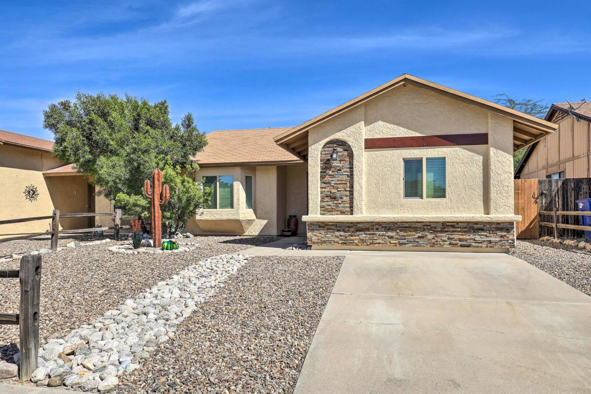 Вилла East Tucson House With Private Backyard And Fire Pit Экстерьер фото