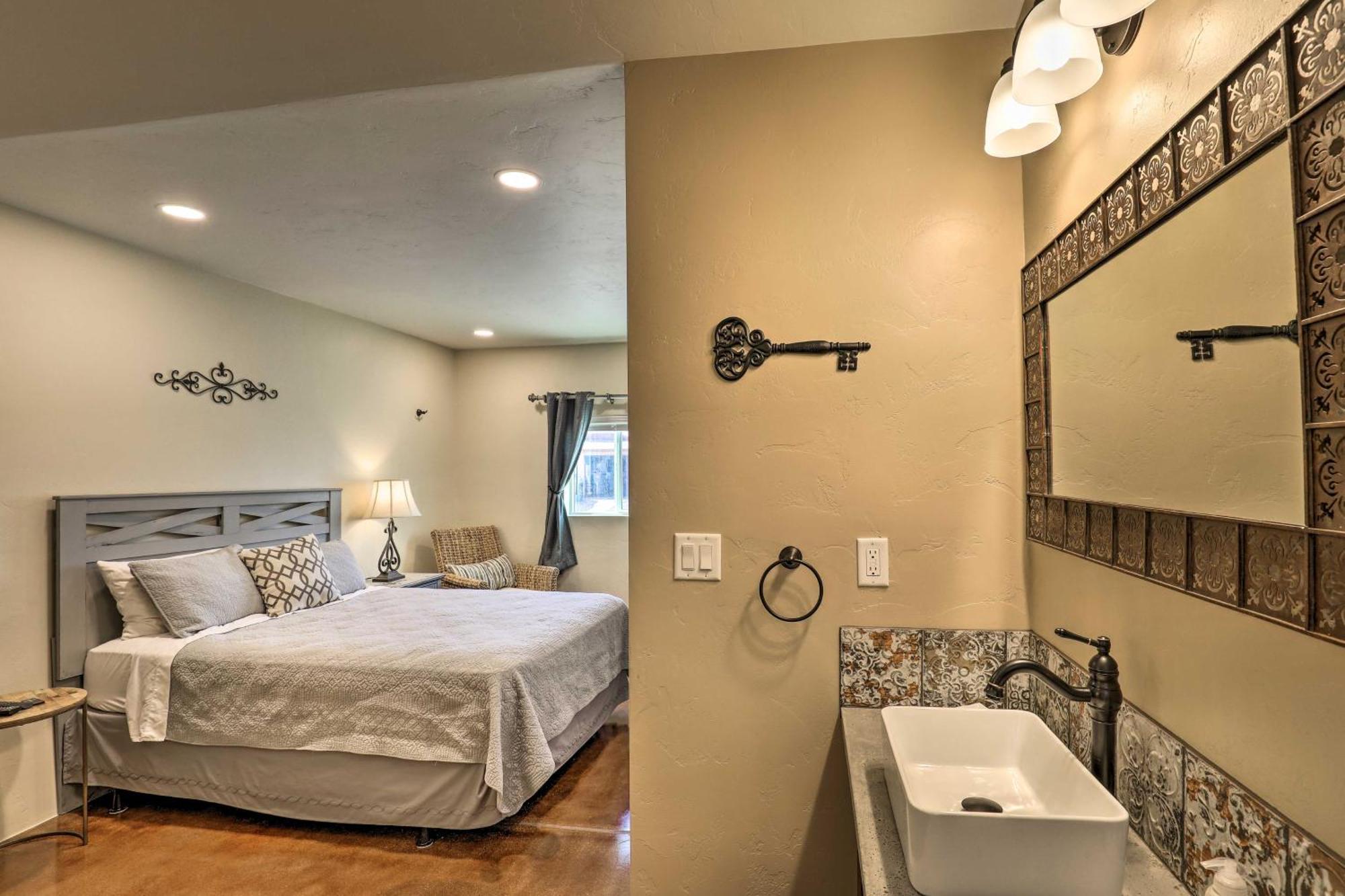 Вилла East Tucson House With Private Backyard And Fire Pit Экстерьер фото