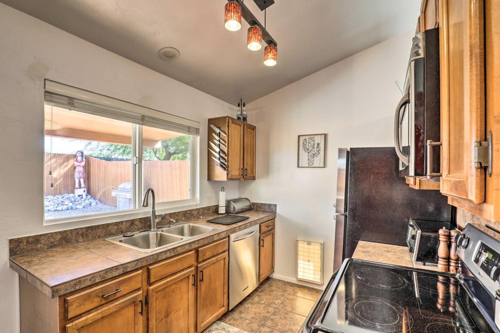 Вилла East Tucson House With Private Backyard And Fire Pit Экстерьер фото