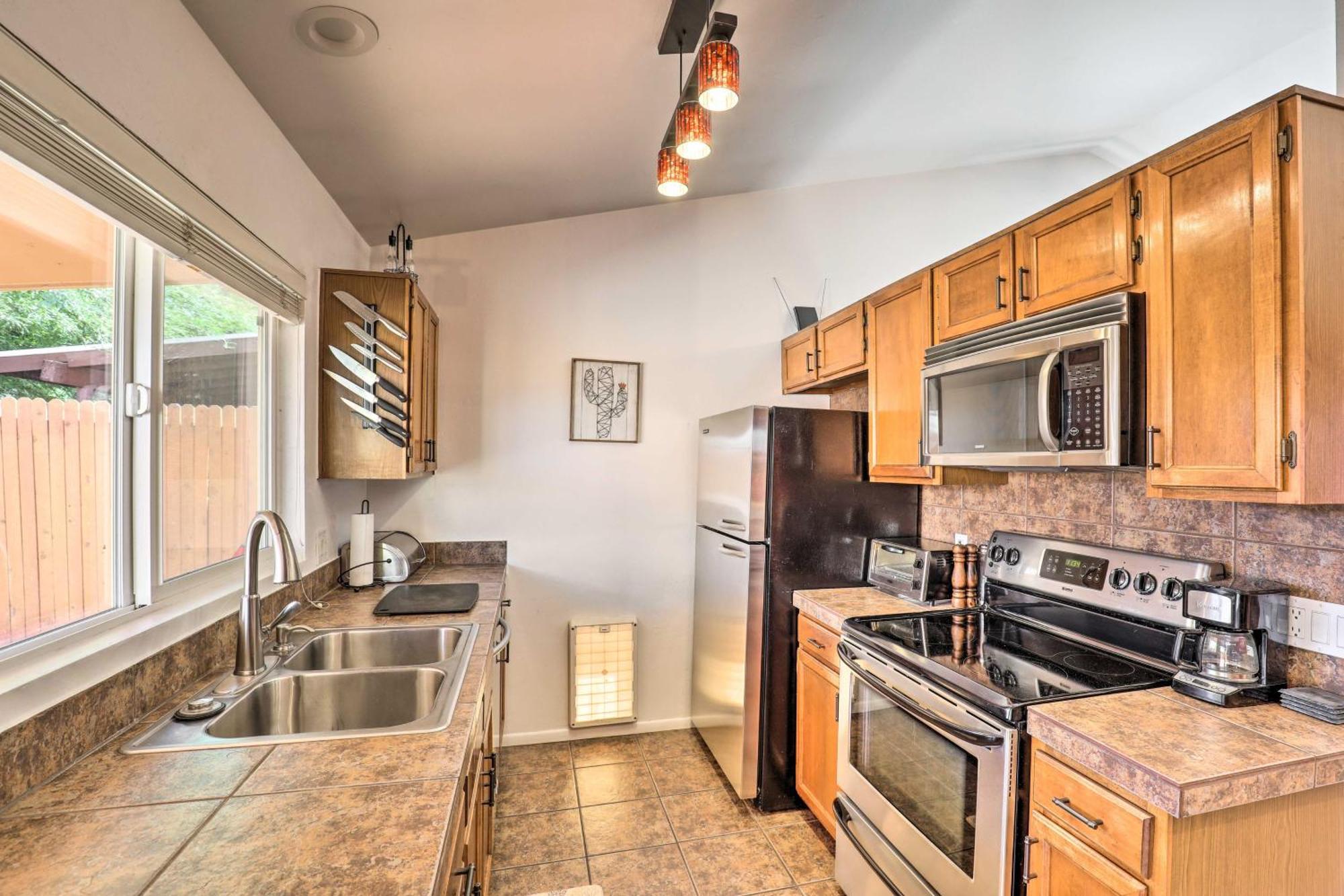 Вилла East Tucson House With Private Backyard And Fire Pit Экстерьер фото