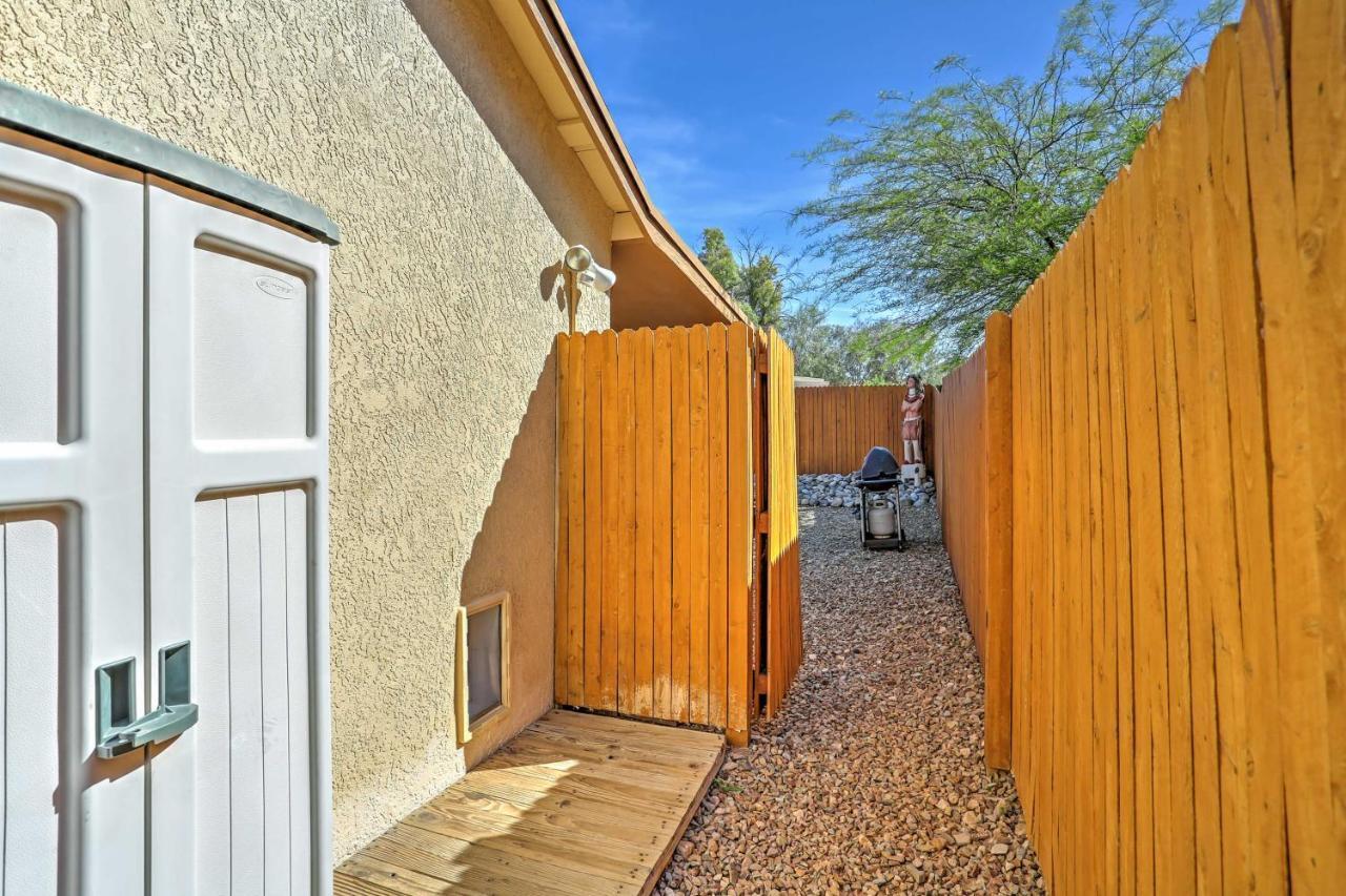 Вилла East Tucson House With Private Backyard And Fire Pit Экстерьер фото
